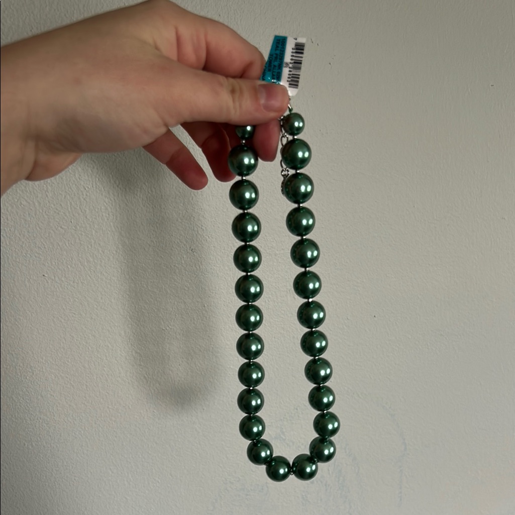 Green Beaded Necklace 7$